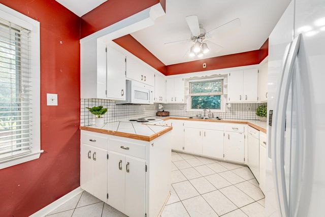 4212 N 95th STREET, Wauwatosa, WI 53222