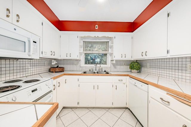 4212 N 95th STREET, Wauwatosa, WI 53222