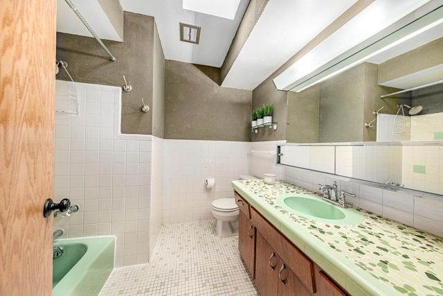 4212 N 95th STREET, Wauwatosa, WI 53222