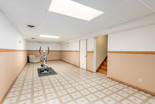 4212 N 95th STREET, Wauwatosa, WI 53222