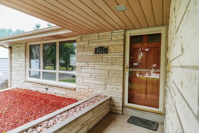 4212 N 95th STREET, Wauwatosa, WI 53222