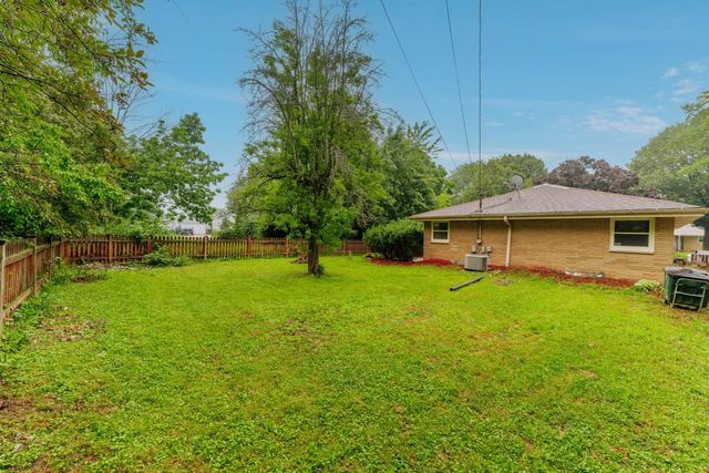 4212 N 95th STREET, Wauwatosa, WI 53222