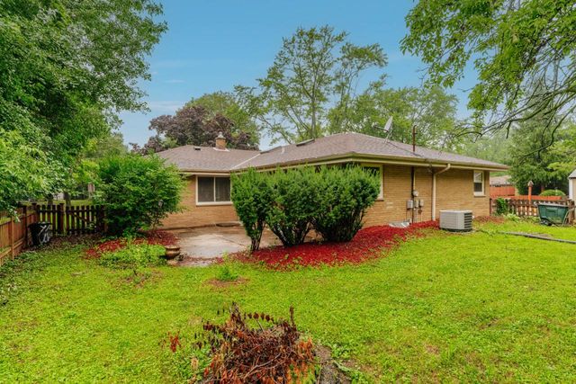 4212 N 95th STREET, Wauwatosa, WI 53222