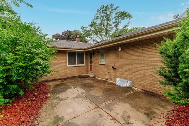 4212 N 95th STREET, Wauwatosa, WI 53222