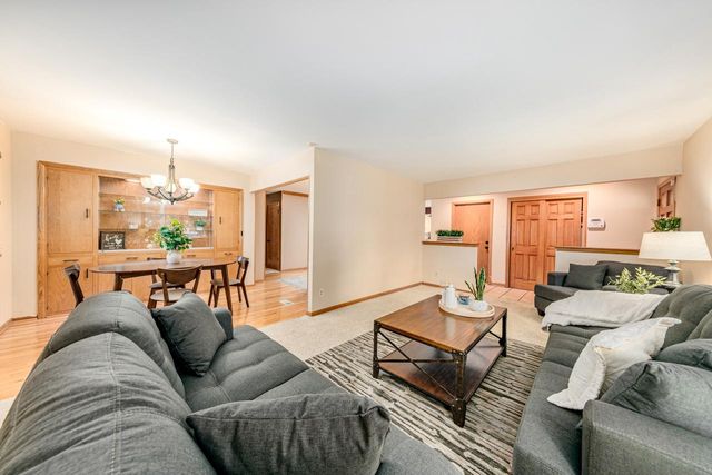 4212 N 95th STREET, Wauwatosa, WI 53222