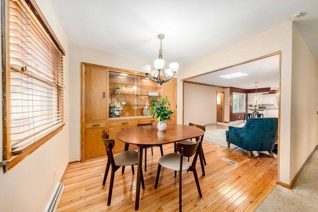 4212 N 95th STREET, Wauwatosa, WI 53222