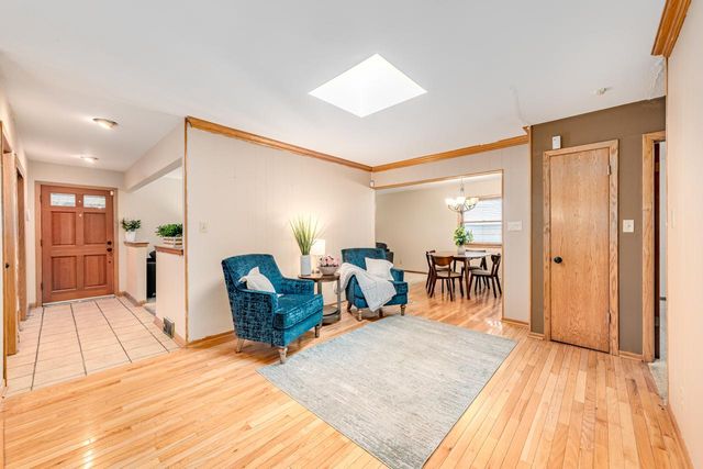 4212 N 95th STREET, Wauwatosa, WI 53222