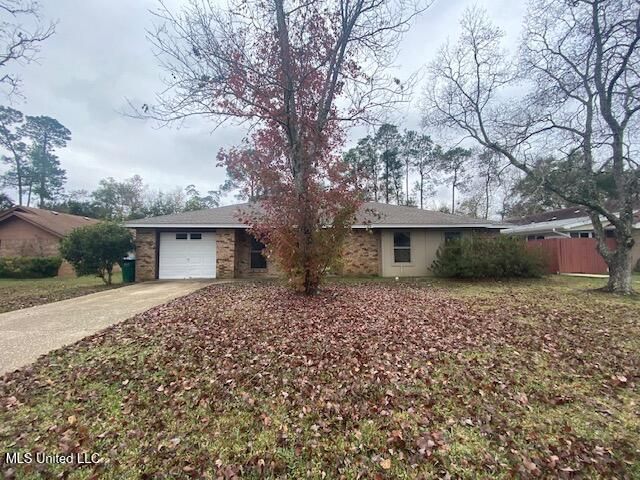 11 Stratford Place, Gulfport, MS 39503