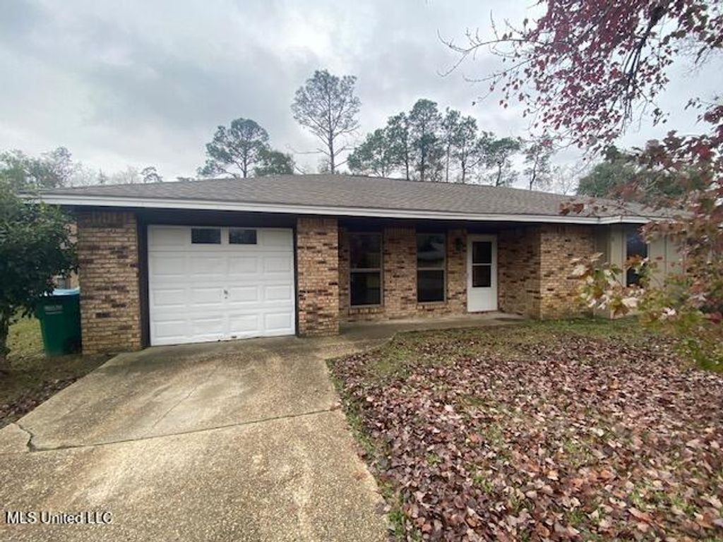 11 Stratford Place, Gulfport, MS 39503