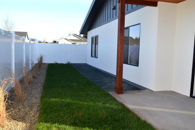 224 SW Deer Meadow Lane, Grants Pass, OR 97527