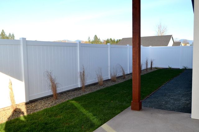 224 SW Deer Meadow Lane, Grants Pass, OR 97527