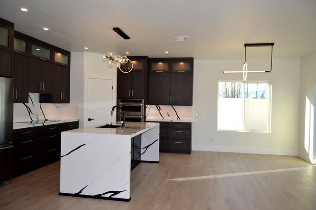 224 SW Deer Meadow Lane, Grants Pass, OR 97527