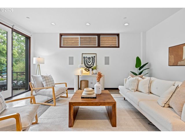 506 Ne SACRAMENTO St, Portland, OR 97212