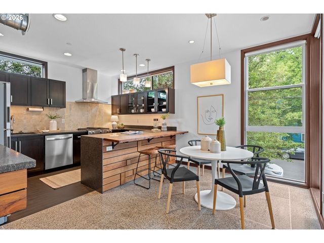 506 Ne SACRAMENTO St, Portland, OR 97212