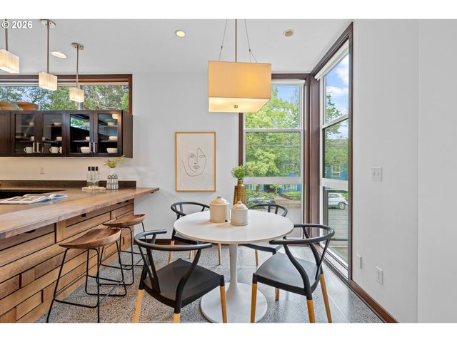 506 Ne SACRAMENTO St, Portland, OR 97212