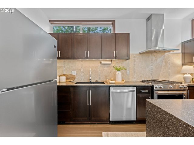 506 Ne SACRAMENTO St, Portland, OR 97212