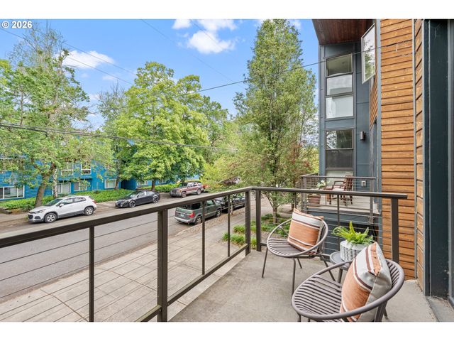 506 Ne SACRAMENTO St, Portland, OR 97212
