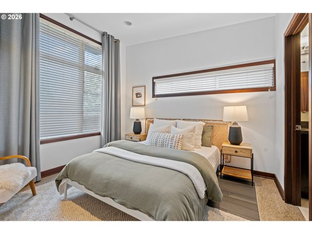 506 Ne SACRAMENTO St, Portland, OR 97212