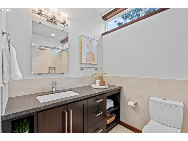 506 Ne SACRAMENTO St, Portland, OR 97212