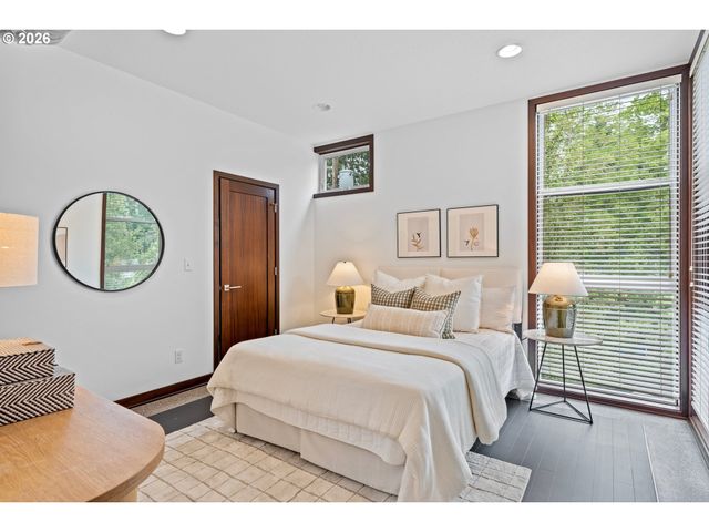 506 Ne SACRAMENTO St, Portland, OR 97212