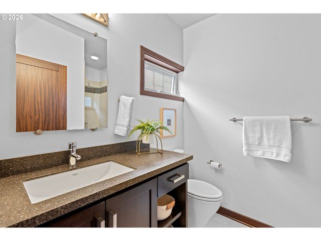 506 Ne SACRAMENTO St, Portland, OR 97212