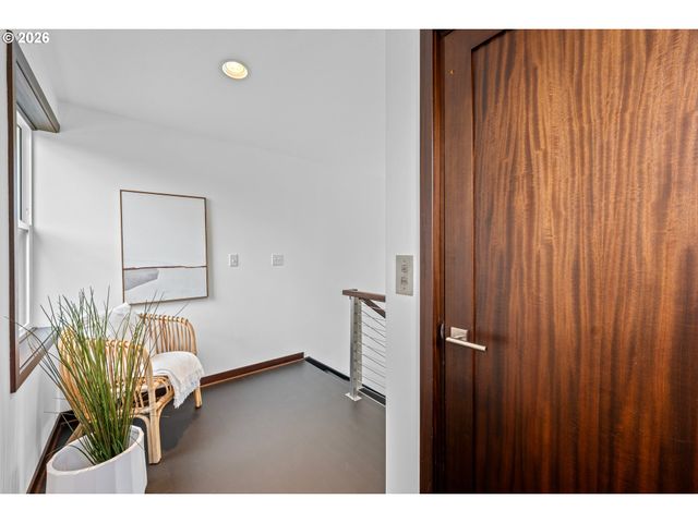 506 Ne SACRAMENTO St, Portland, OR 97212