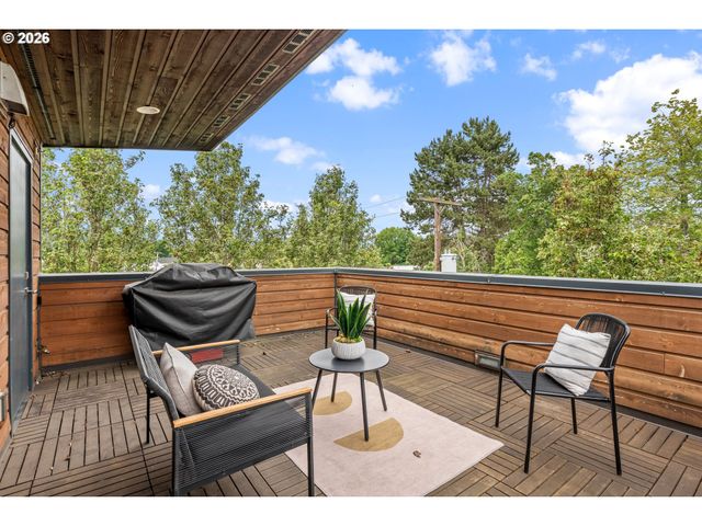 506 Ne SACRAMENTO St, Portland, OR 97212