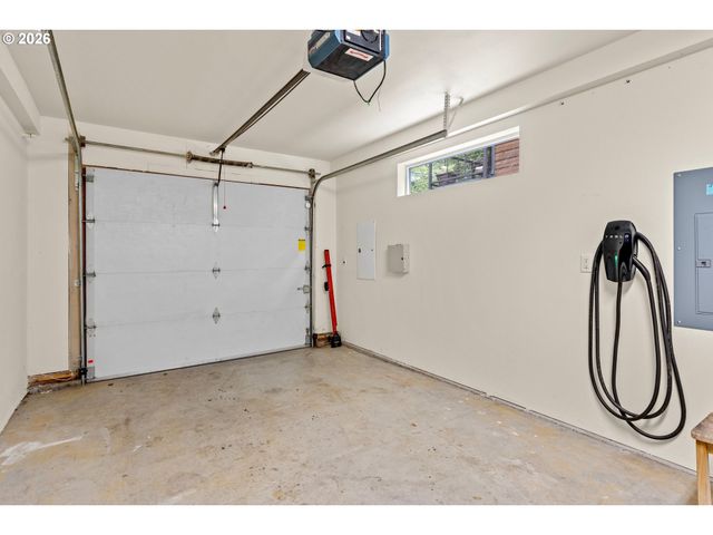506 Ne SACRAMENTO St, Portland, OR 97212