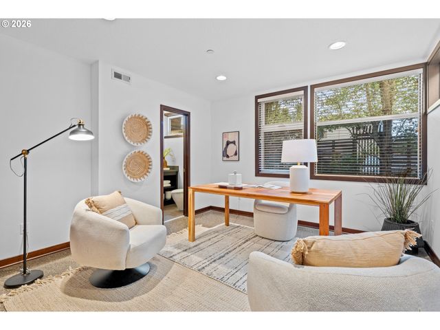 506 Ne SACRAMENTO St, Portland, OR 97212