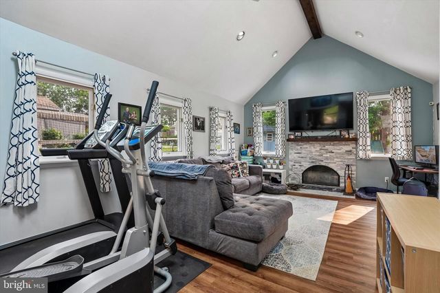 18 N MALIN RD, Broomall, PA 19008