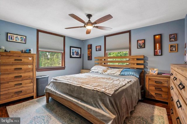 18 N MALIN RD, Broomall, PA 19008