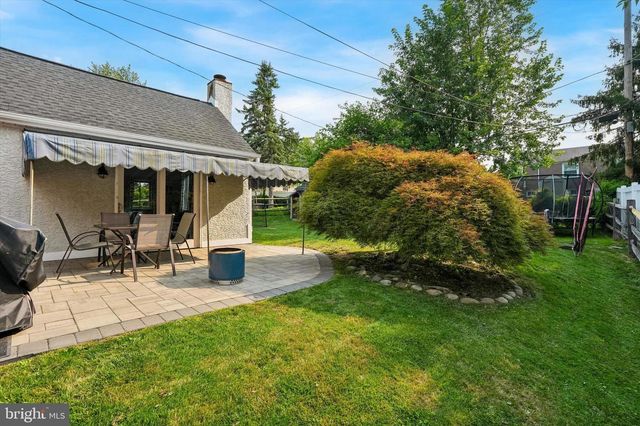 18 N MALIN RD, Broomall, PA 19008