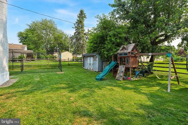 18 N MALIN RD, Broomall, PA 19008