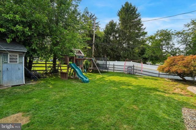 18 N MALIN RD, Broomall, PA 19008