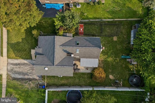 18 N MALIN RD, Broomall, PA 19008