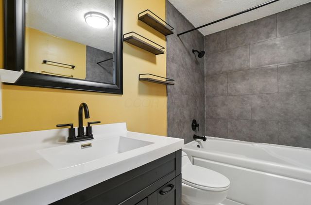 6162 Oakfield Drive E, Columbus, OH 43229