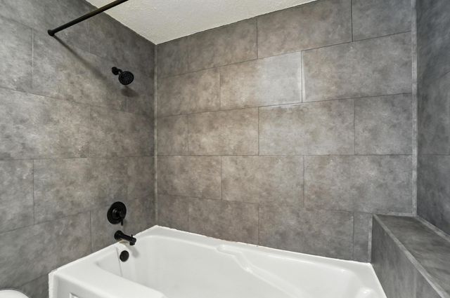 6162 Oakfield Drive E, Columbus, OH 43229