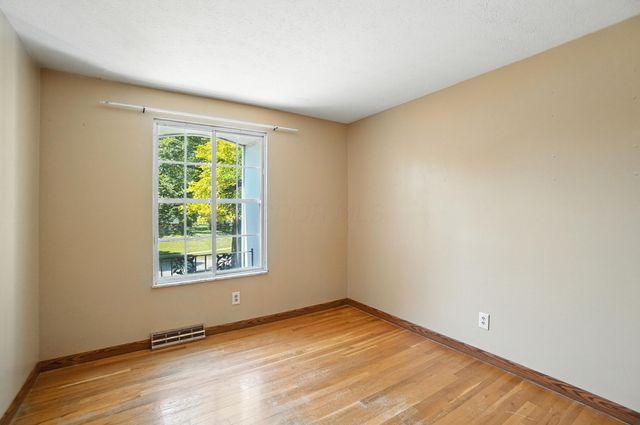 6162 Oakfield Drive E, Columbus, OH 43229