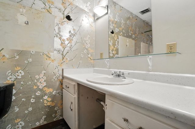 6162 Oakfield Drive E, Columbus, OH 43229
