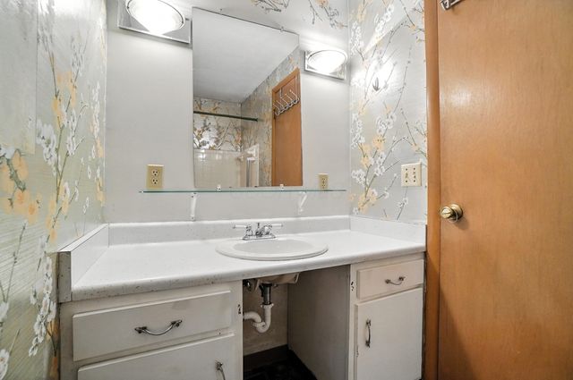 6162 Oakfield Drive E, Columbus, OH 43229