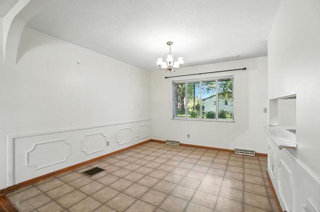 6162 Oakfield Drive E, Columbus, OH 43229