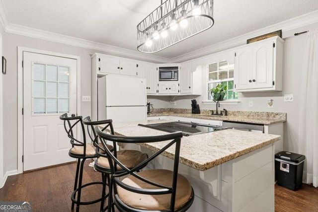 516 Fieldwood Dr., Adairsville, GA 30103