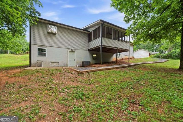 516 Fieldwood Dr., Adairsville, GA 30103