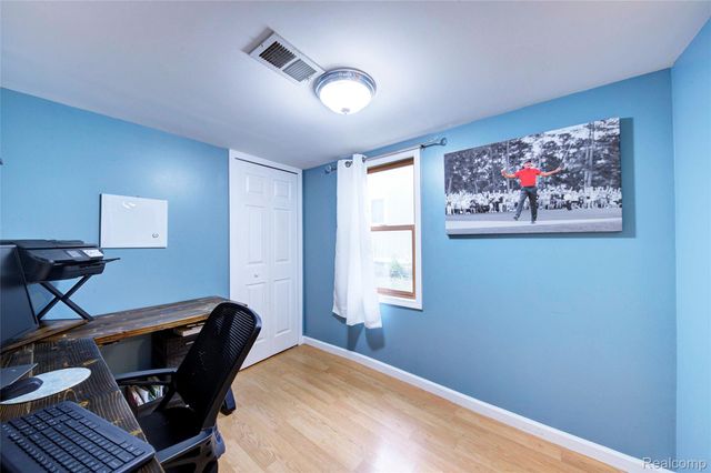 212 Hillcroft Drive, Walled Lake, MI 48390