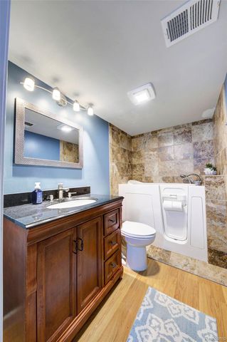 212 Hillcroft Drive, Walled Lake, MI 48390