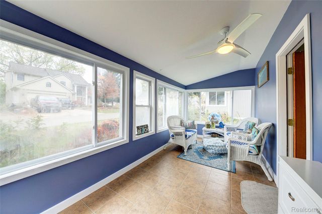 212 Hillcroft Drive, Walled Lake, MI 48390
