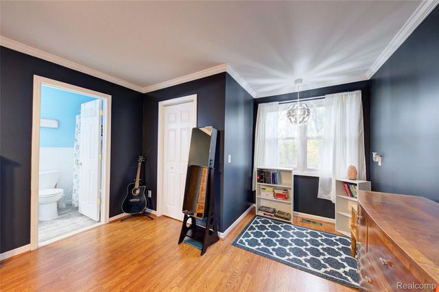 212 Hillcroft Drive, Walled Lake, MI 48390