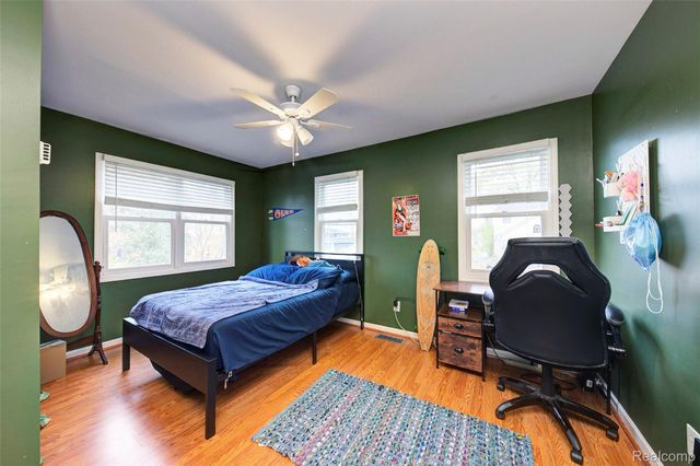 212 Hillcroft Drive, Walled Lake, MI 48390