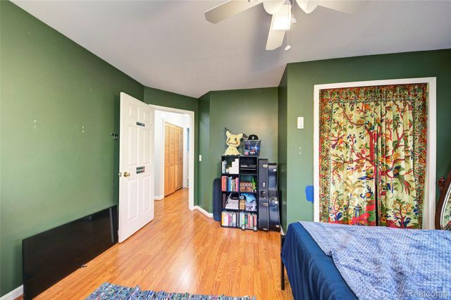 212 Hillcroft Drive, Walled Lake, MI 48390