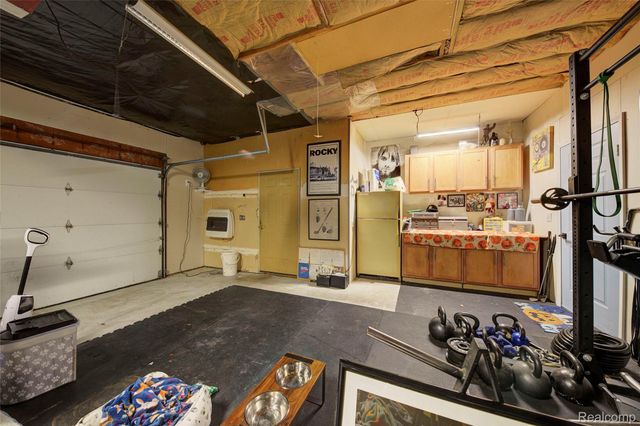 212 Hillcroft Drive, Walled Lake, MI 48390